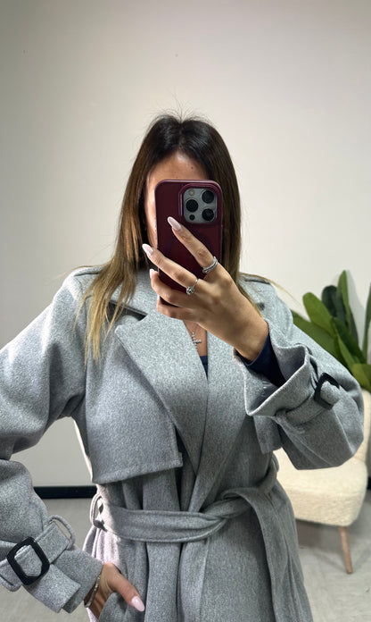 Cappotto lungo grigio con cintura