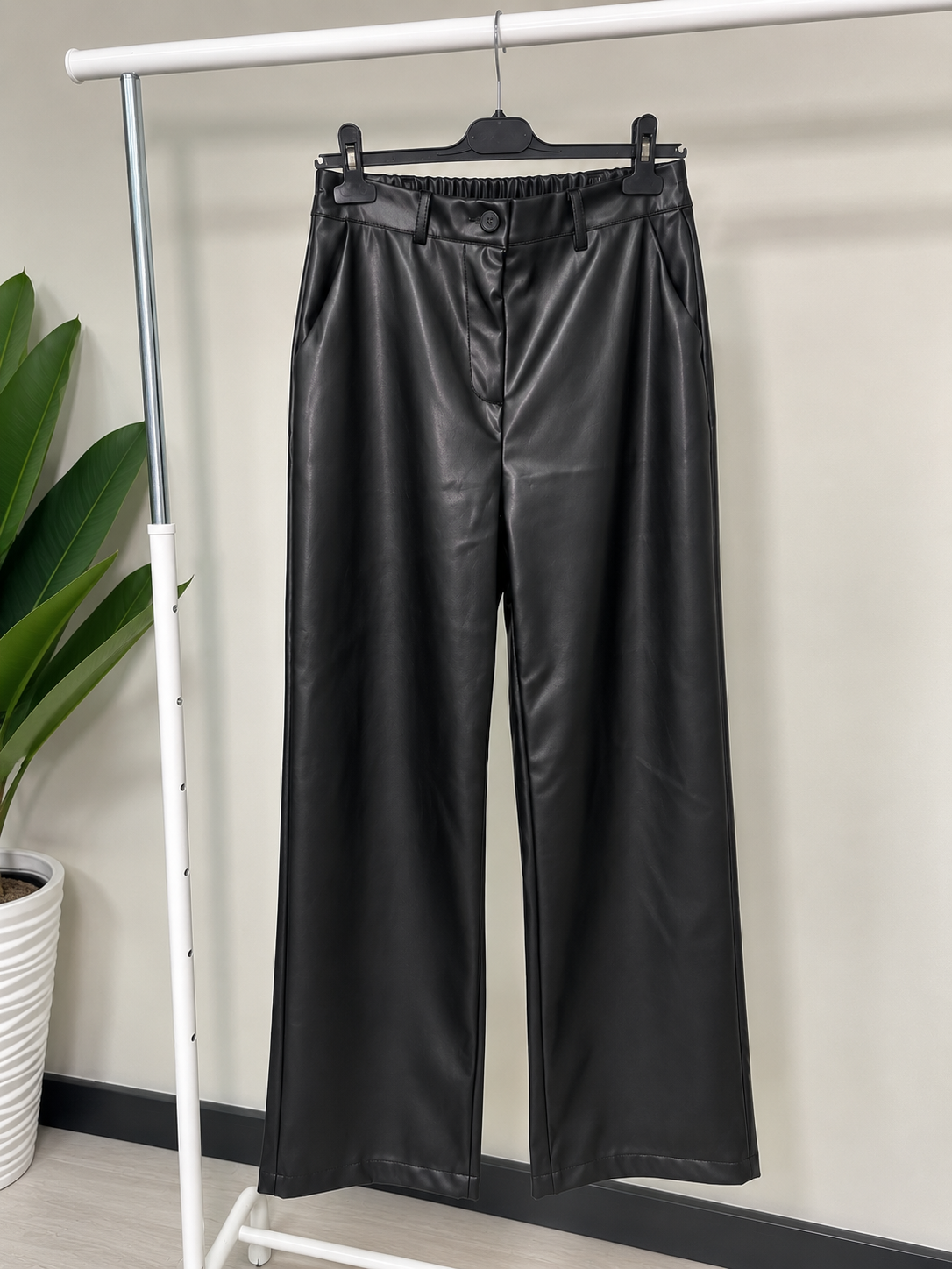 Pantalone nero effetto pelle