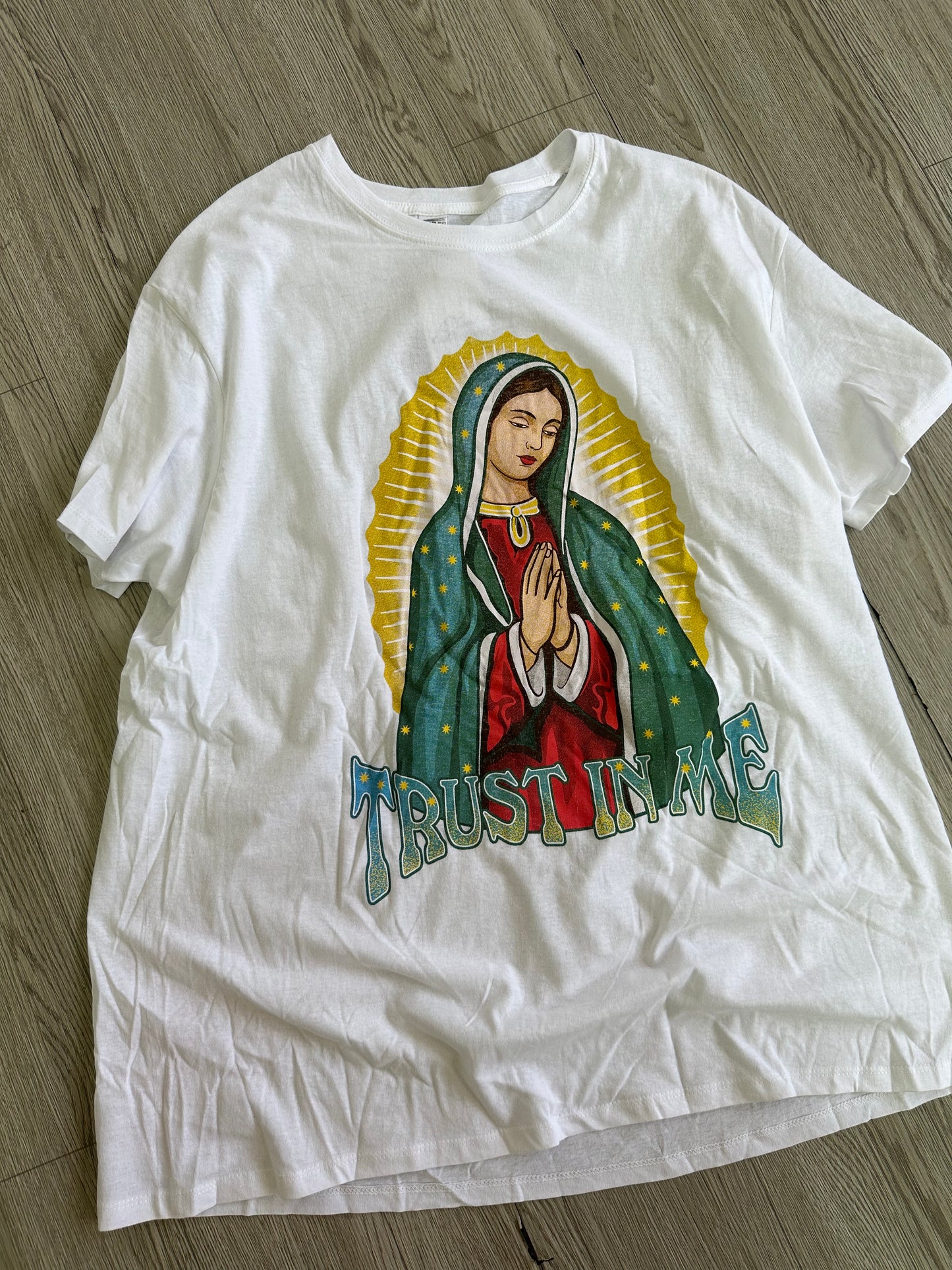 T-SHIRT TRUST ME